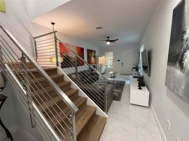 6923 Julia Gardens Dr, Coconut Creek, FL 33073