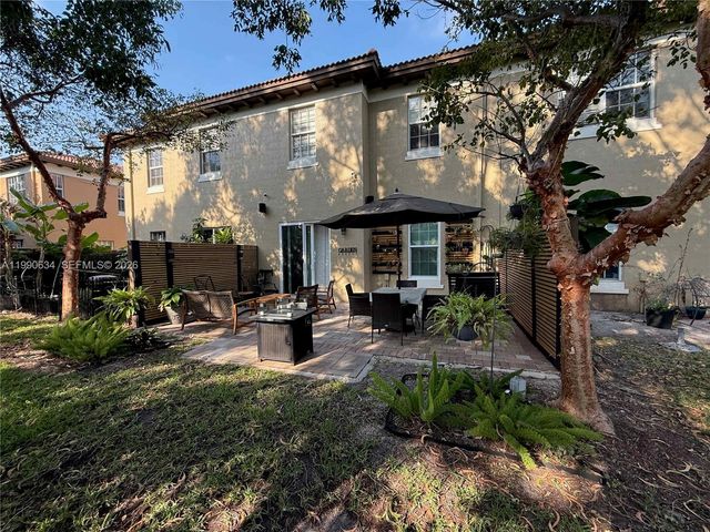 6923 Julia Gardens Dr, Coconut Creek, FL 33073