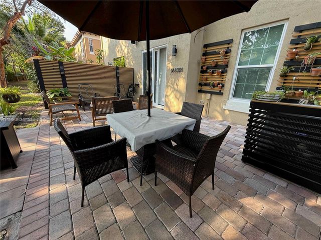 6923 Julia Gardens Dr, Coconut Creek, FL 33073