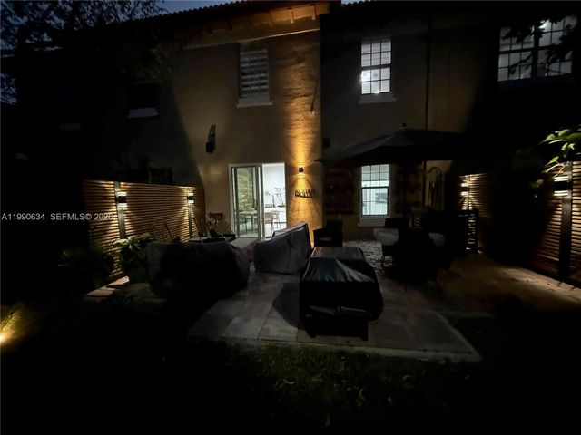 6923 Julia Gardens Dr, Coconut Creek, FL 33073