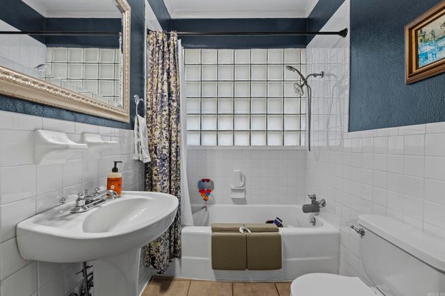 5111 Woodlawn Dr, Little Rock, AR 72205