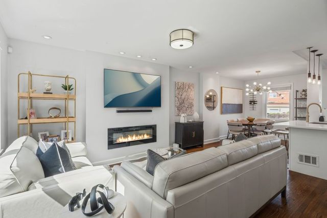 1745 N Oak Park Avenue, Chicago, IL 60707