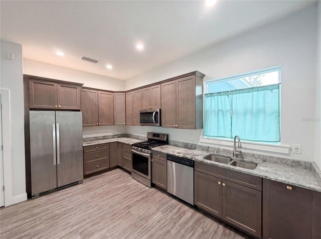 2700 WESTSIDE DRIVE, Leesburg, FL 34748