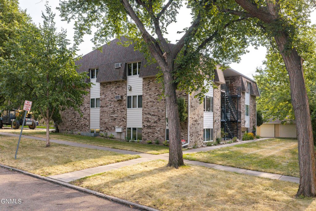 415 1st Street, Bismarck, ND 58501 photo 1
