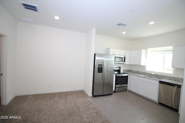 2215 W HARMONT Drive, Phoenix, AZ 85021