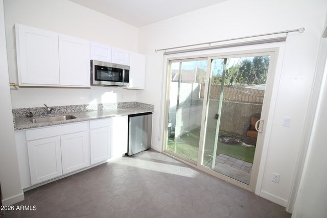 2215 W HARMONT Drive, Phoenix, AZ 85021