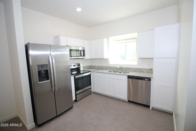 2215 W HARMONT Drive, Phoenix, AZ 85021