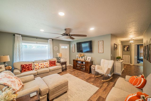 212 Piper Dr., Clinton, KY 42031