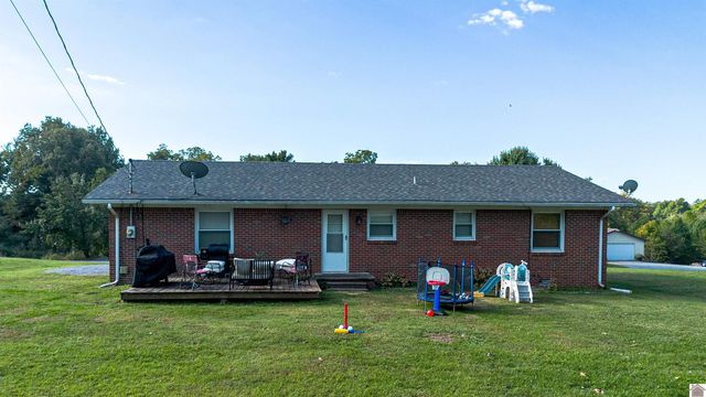 212 Piper Dr., Clinton, KY 42031
