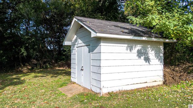 212 Piper Dr., Clinton, KY 42031