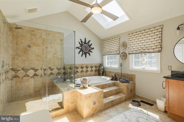 5765 N DEER RUN RD, Doylestown, PA 18902
