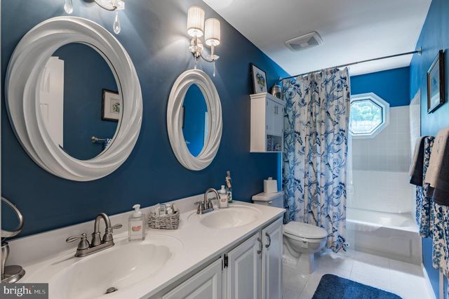 5765 N DEER RUN RD, Doylestown, PA 18902