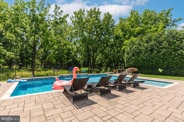 5765 N DEER RUN RD, Doylestown, PA 18902