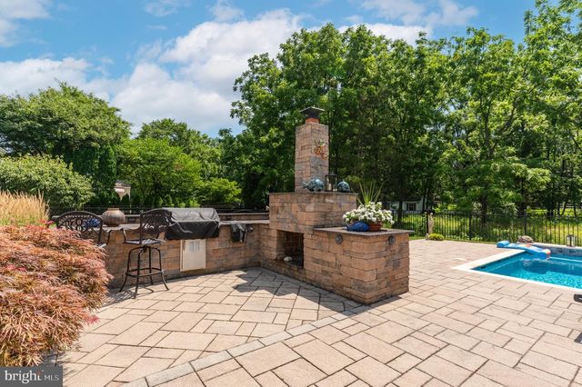 5765 N DEER RUN RD, Doylestown, PA 18902