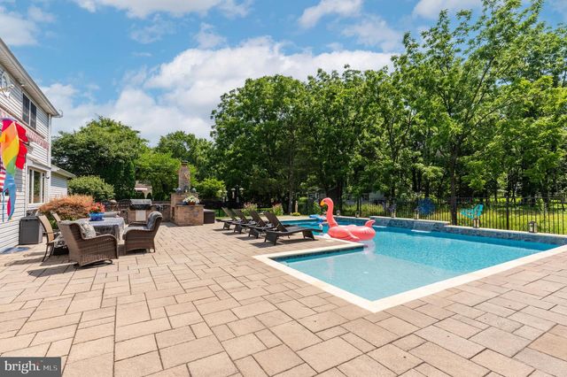 5765 N DEER RUN RD, Doylestown, PA 18902