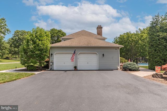 5765 N DEER RUN RD, Doylestown, PA 18902