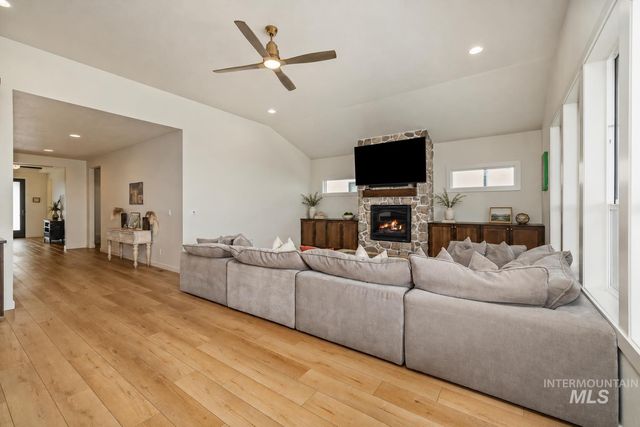 3276 N Fire Flower Ave, Star, ID 83669