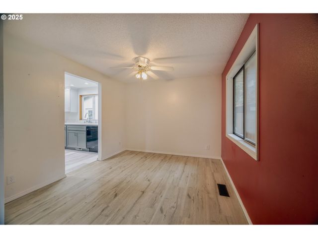 830 IRONWOOD Dr Se, Salem, OR 97306