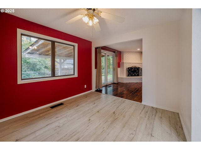 830 IRONWOOD Dr Se, Salem, OR 97306