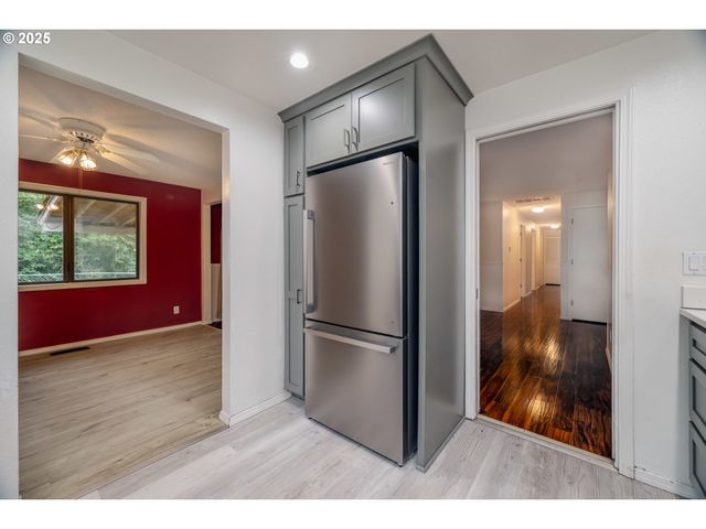 830 IRONWOOD Dr Se, Salem, OR 97306