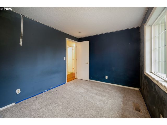 830 IRONWOOD Dr Se, Salem, OR 97306