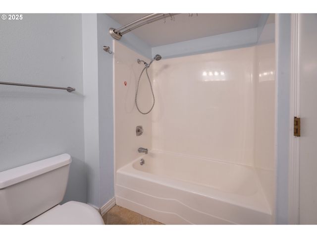 830 IRONWOOD Dr Se, Salem, OR 97306