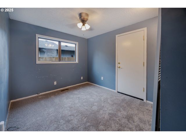 830 IRONWOOD Dr Se, Salem, OR 97306