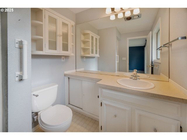 830 IRONWOOD Dr Se, Salem, OR 97306