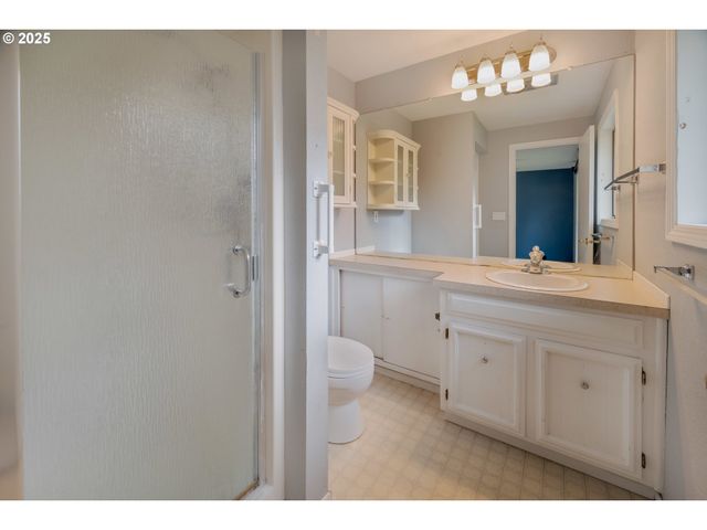 830 IRONWOOD Dr Se, Salem, OR 97306