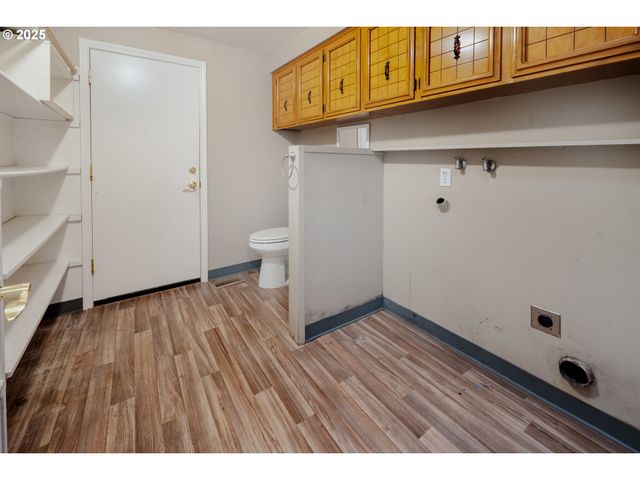 830 IRONWOOD Dr Se, Salem, OR 97306