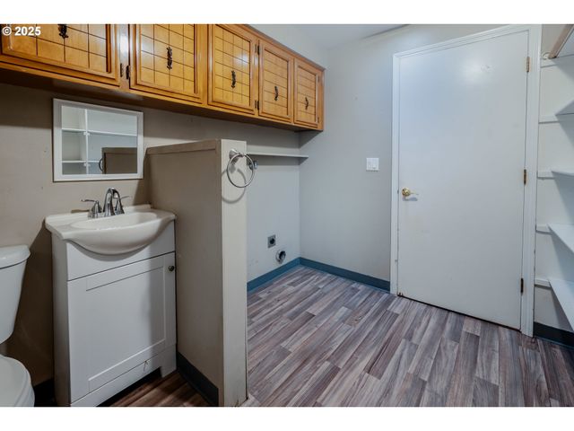 830 IRONWOOD Dr Se, Salem, OR 97306