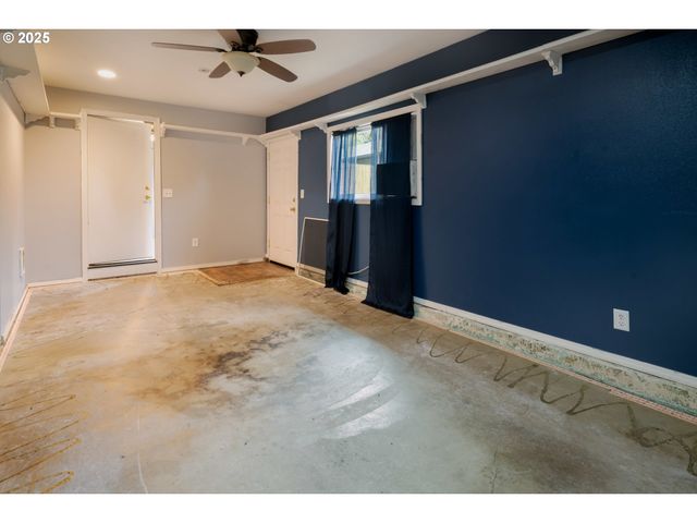 830 IRONWOOD Dr Se, Salem, OR 97306