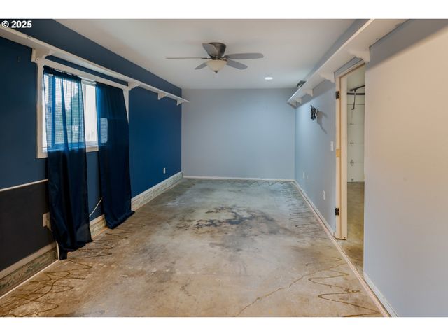 830 IRONWOOD Dr Se, Salem, OR 97306