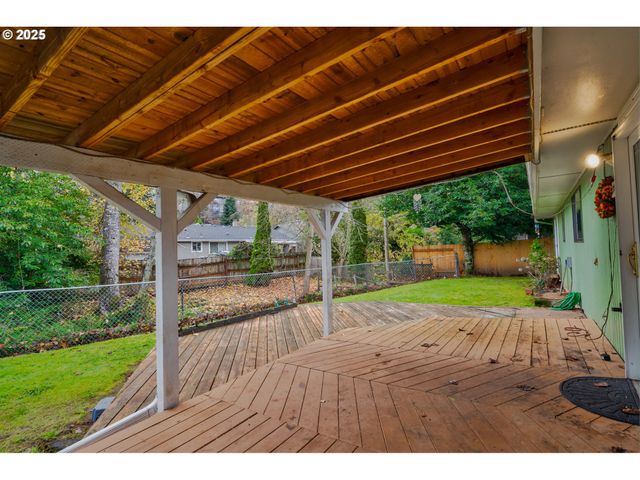 830 IRONWOOD Dr Se, Salem, OR 97306