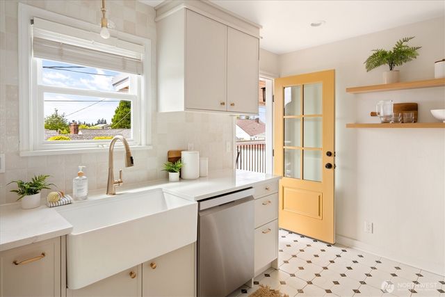 8311 19th Avenue NW, Seattle, WA 98117