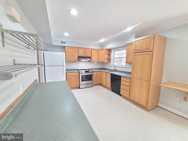 6644 GREEN ASH DR, Springfield, VA 22152