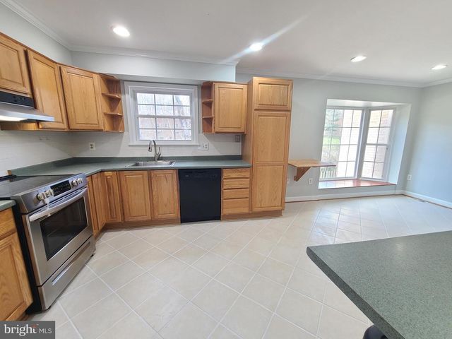 6644 GREEN ASH DR, Springfield, VA 22152