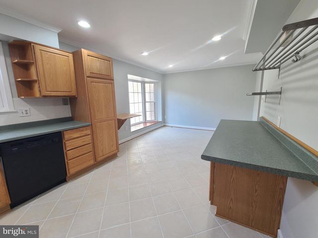 6644 GREEN ASH DR, Springfield, VA 22152