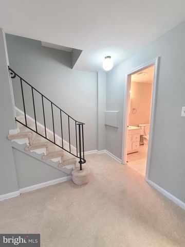 6644 GREEN ASH DR, Springfield, VA 22152