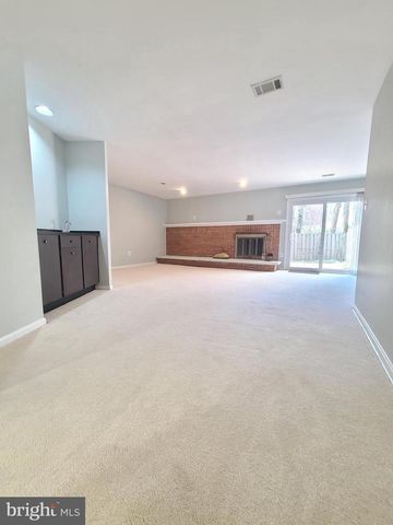 6644 GREEN ASH DR, Springfield, VA 22152