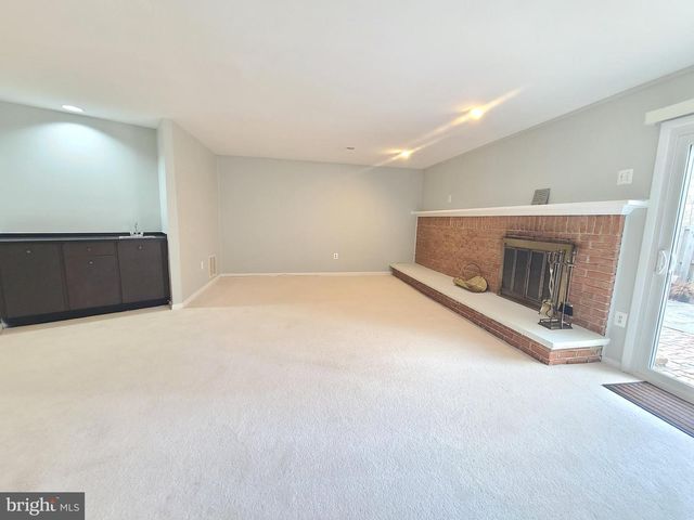 6644 GREEN ASH DR, Springfield, VA 22152