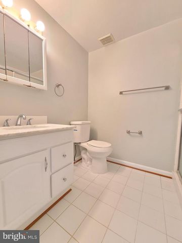 6644 GREEN ASH DR, Springfield, VA 22152