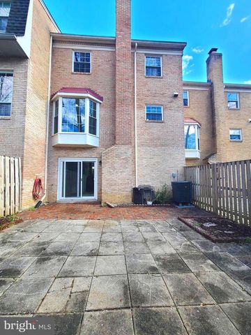 6644 GREEN ASH DR, Springfield, VA 22152