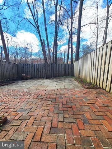 6644 GREEN ASH DR, Springfield, VA 22152