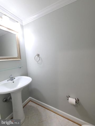 6644 GREEN ASH DR, Springfield, VA 22152