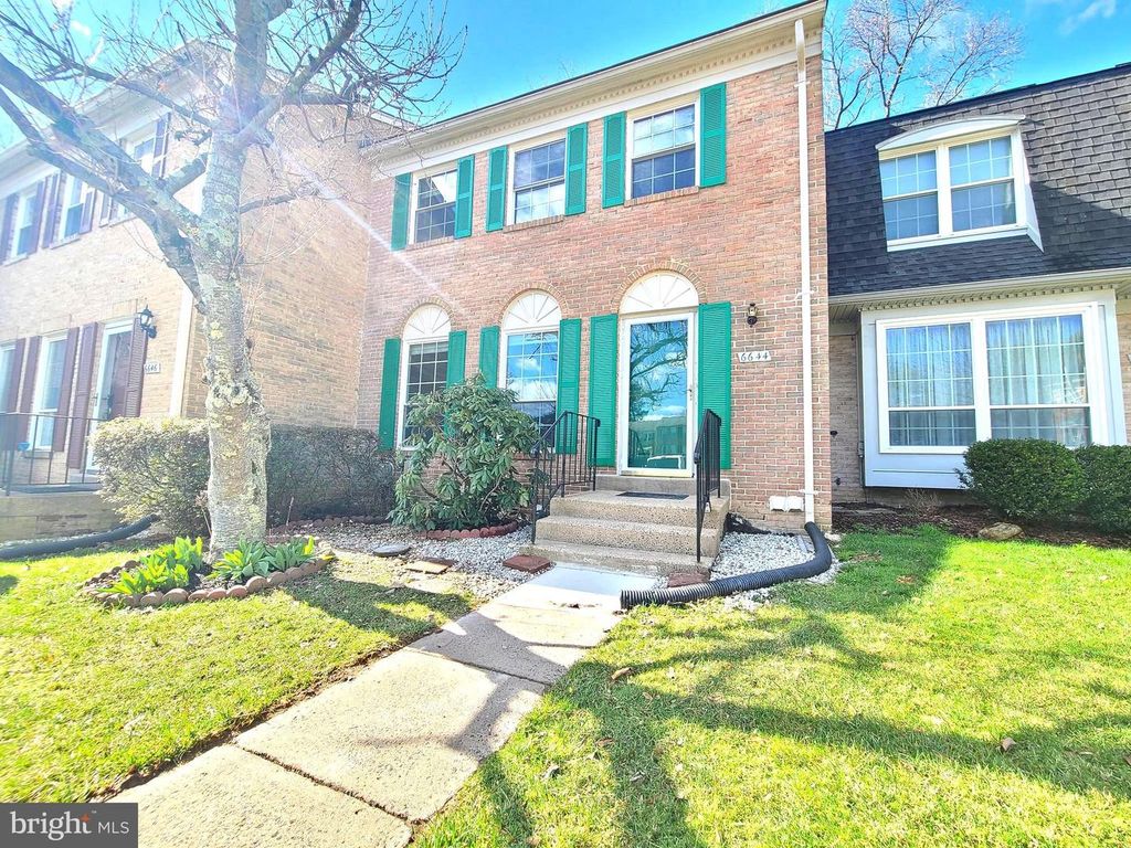 6644 GREEN ASH DR, Springfield, VA 22152