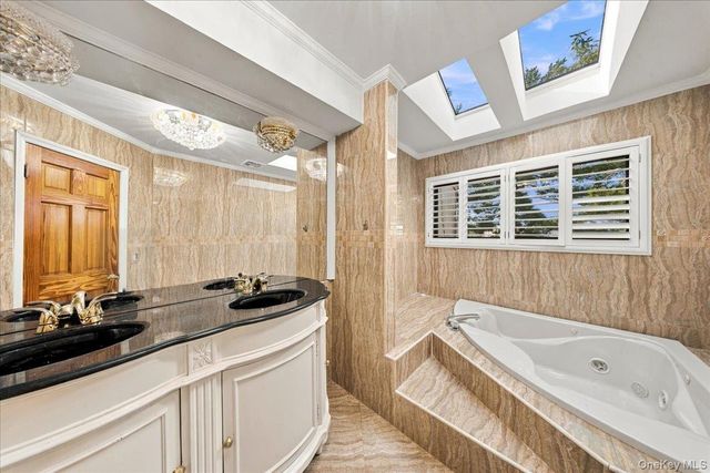 19 John Bean Court, Port Washington, NY 11050