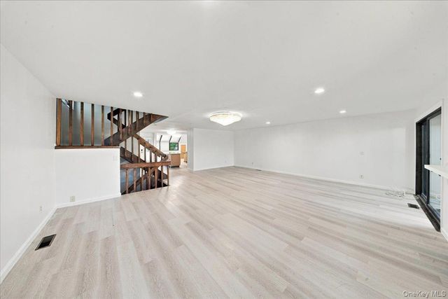19 John Bean Court, Port Washington, NY 11050