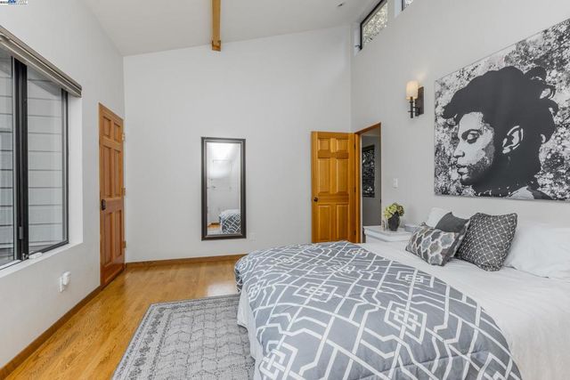 373 Taurus Ave, Oakland, CA 94611