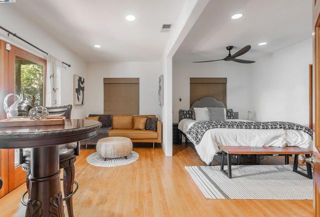 373 Taurus Ave, Oakland, CA 94611